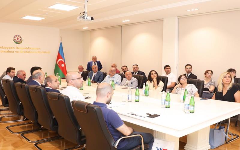 /Dövlət Şəhərsalma və Arxitektura Komitəsində yeni baş planlar İctimai Şura üzvləri ilə müzakirə edildi